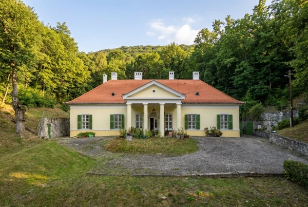 Eladó Ház Esztergom 718 m2 