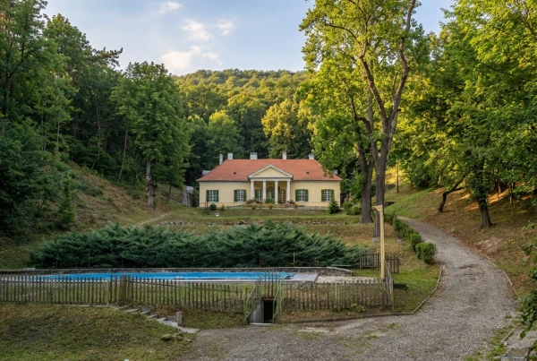 Eladó Ház Esztergom 718 m2 