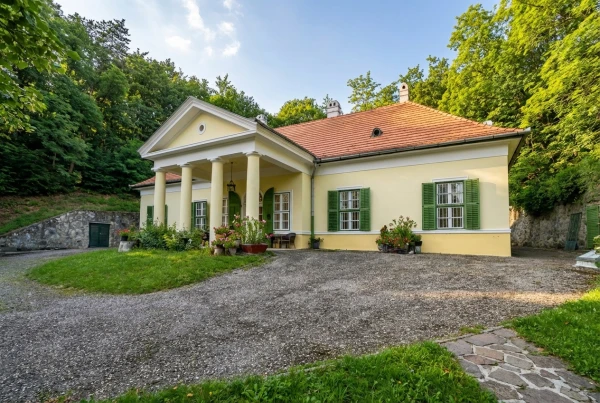 Eladó Ház Esztergom 718 m2 