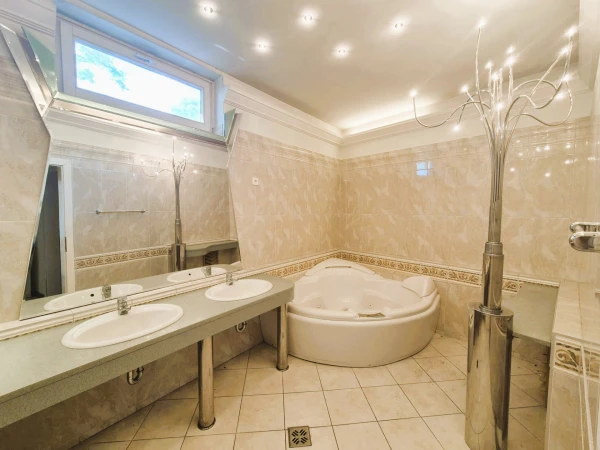 Eladó Ház Kecskemét 240 m2 