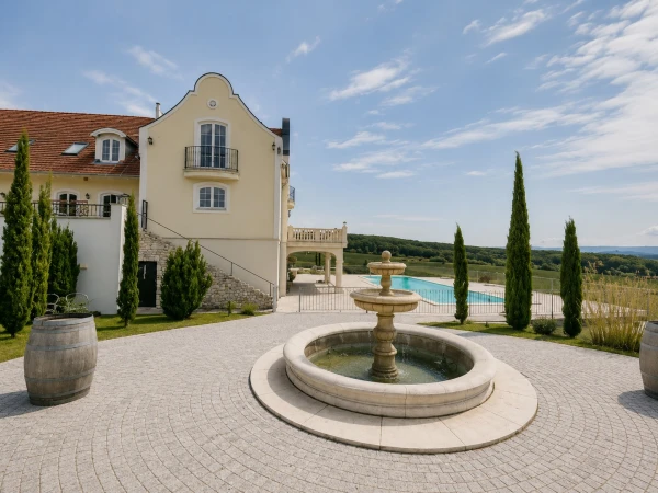 Eladó Ház Monoszló 2250 m2 
