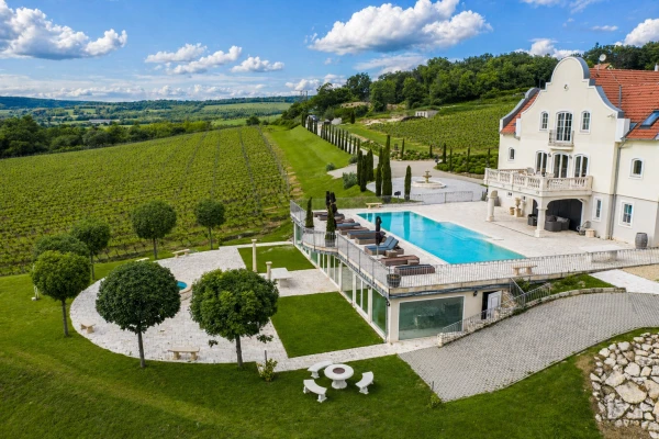 Eladó Ház Monoszló 2250 m2 