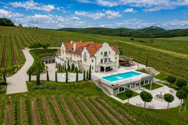 Eladó Ház Monoszló 2250 m2 
