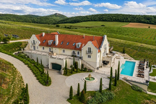 Eladó Ház Monoszló 2250 m2 