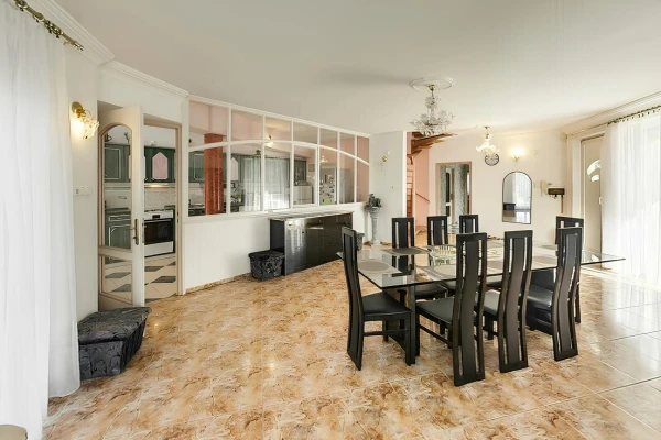 Eladó Ház Kecskemét 250 m2 