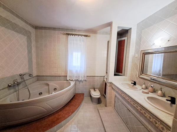 Eladó Ház Kecskemét 250 m2 
