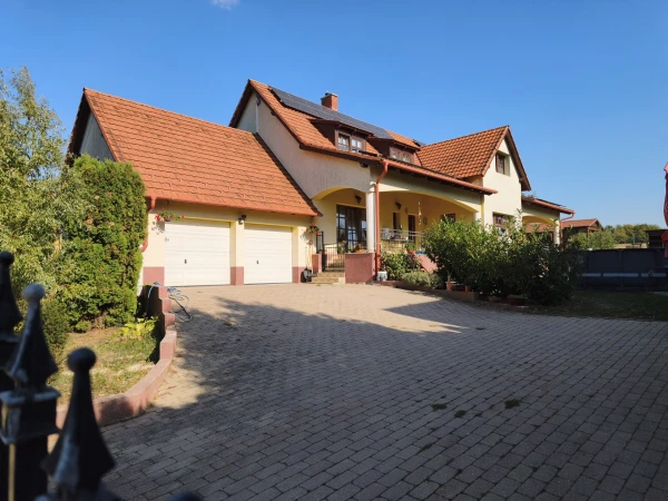 Eladó Ház Hárskút 250 m2 