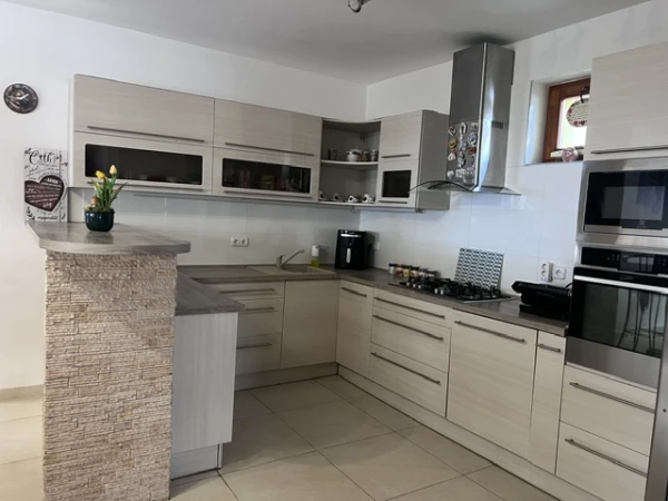 Eladó Ház Hárskút 250 m2 