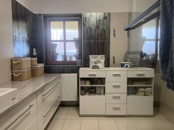 Eladó Ház Hárskút 250 m2 