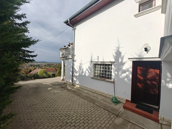 Eladó Ház Gödöllő 240 m2 