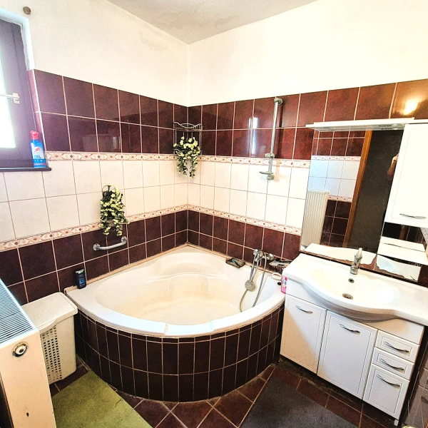 Eladó Ház Kunszállás 222 m2 