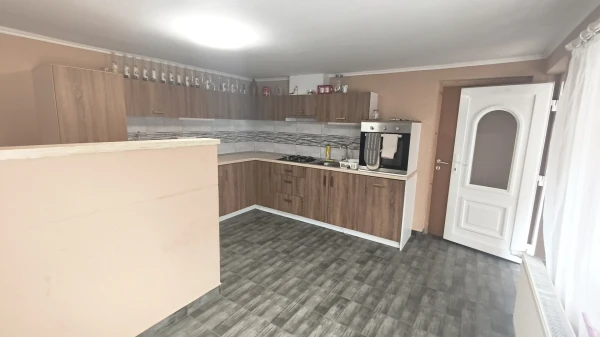 Eladó Ház Tamási 120 m2 