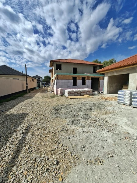 Eladó Lakás Tatabánya 105 m2 