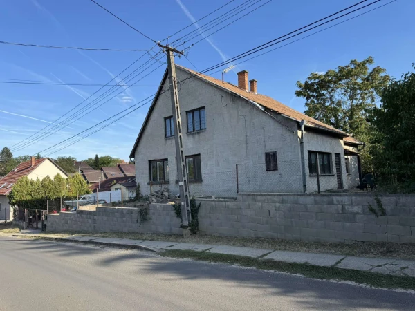 Eladó Ház Pécel 226 m2 