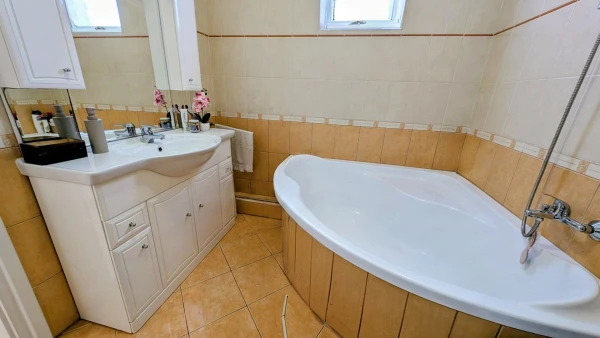 Eladó Ház Kerekegyháza 176 m2 