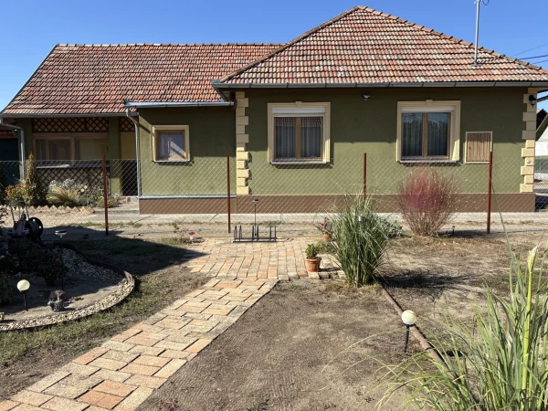 Eladó Ház Tápióság 80 m2 