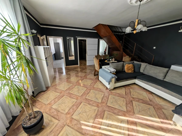 Eladó Ház Szentlőrinckáta 120 m2 