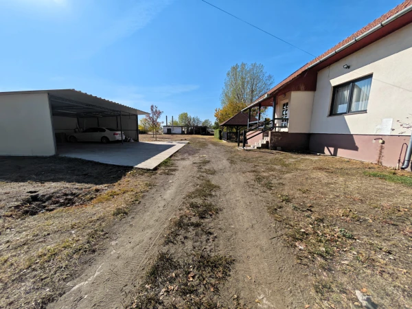 Eladó Ház Szentlőrinckáta 120 m2 