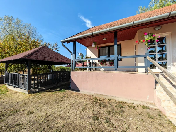 Eladó Ház Szentlőrinckáta 120 m2 