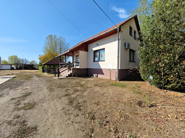 Eladó Ház Szentlőrinckáta 120 m2 