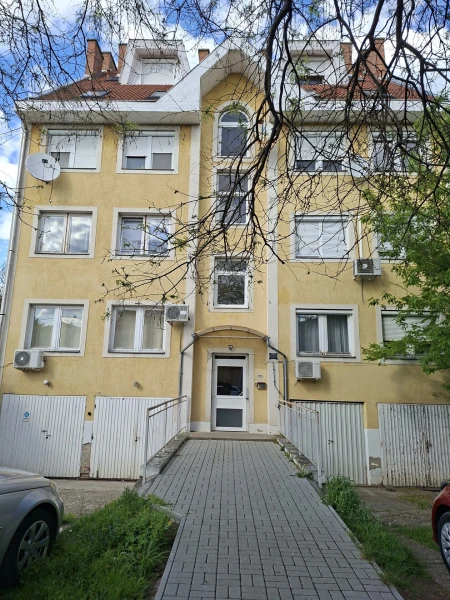 Eladó Lakás Szolnok 77 m2 