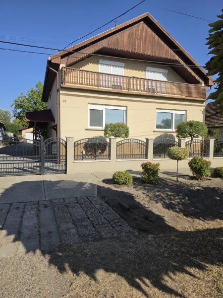 Eladó Ház Ceglédbercel 190 m2 