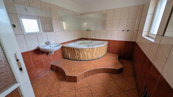Eladó Ház Kecskemét 259 m2 