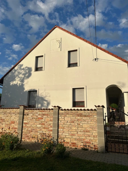 Eladó Ház Németkér 300 m2 