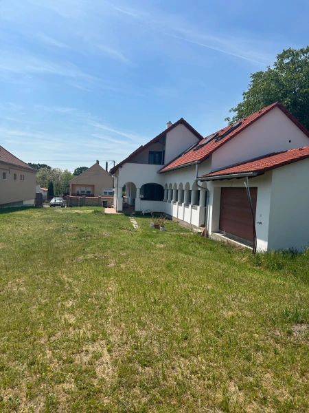 Eladó Ház Németkér 300 m2 