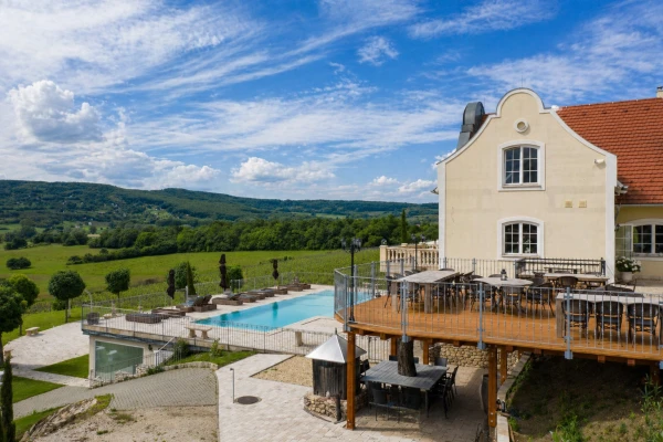 Eladó Telek Monoszló 100000 m2 