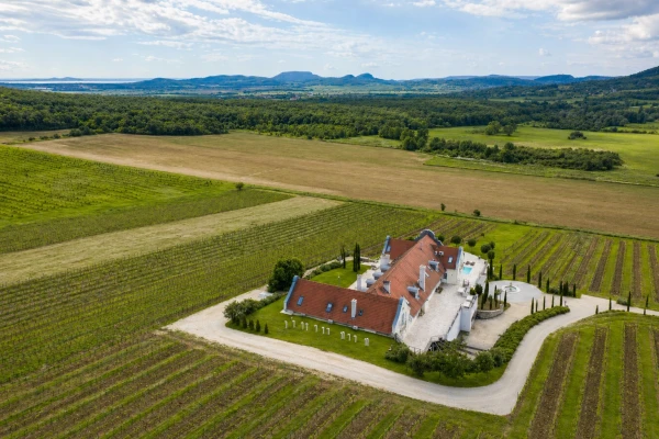 Eladó Telek Monoszló 100000 m2 