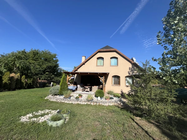 Eladó Ház Solt 254 m2 