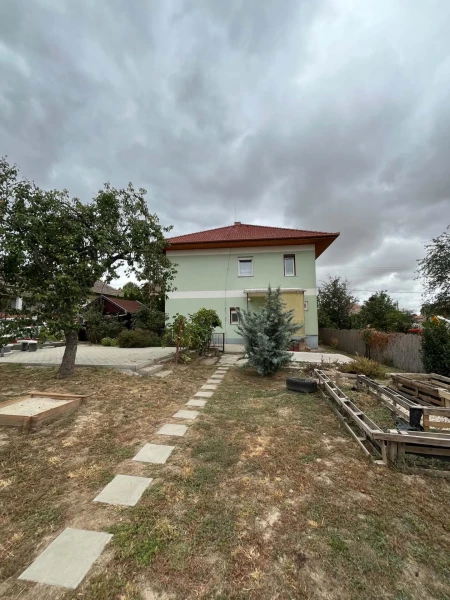 Eladó Ház Dány 180 m2 