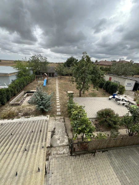 Eladó Ház Dány 180 m2 